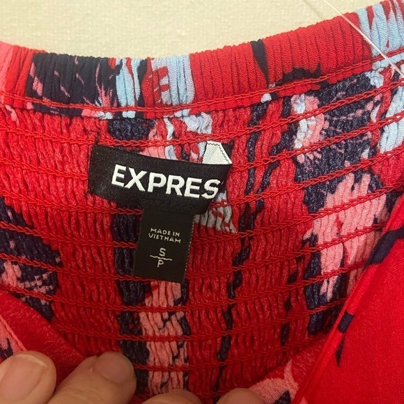 Express LIKE NEW red tropical ruffle wrap dress smocked back adjustable strap S - Picture 5 of 7